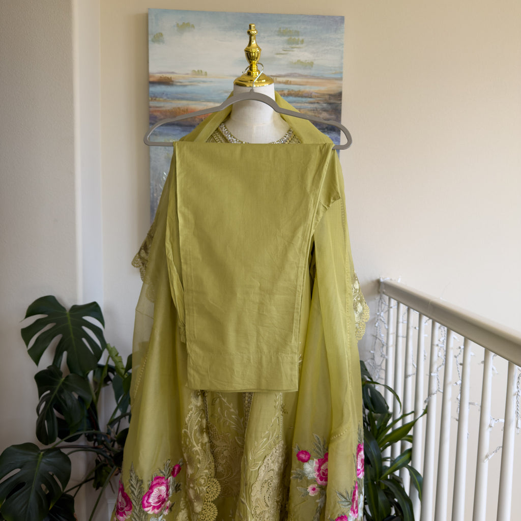 Saira Shakira - Size Large