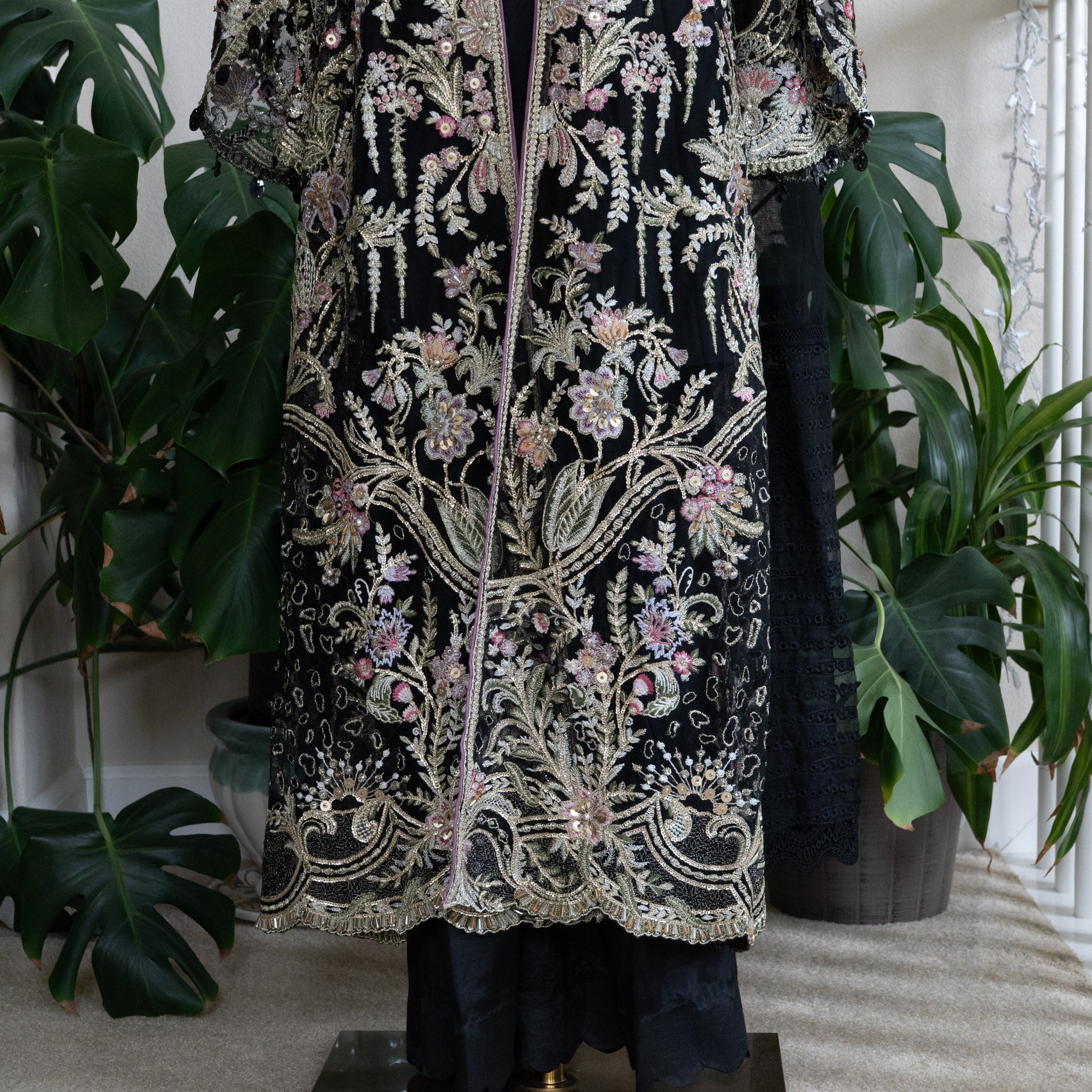 Freesia by Suffuse Outfit - Size Small